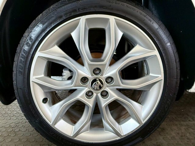 Skoda Kamiq 1L Se White #14