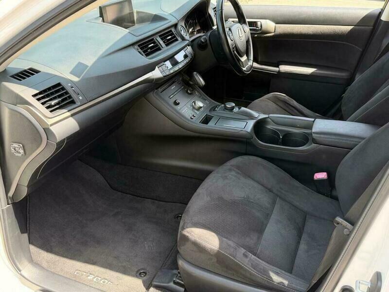 Lexus CT 200H Advance Cvt Euro White #6