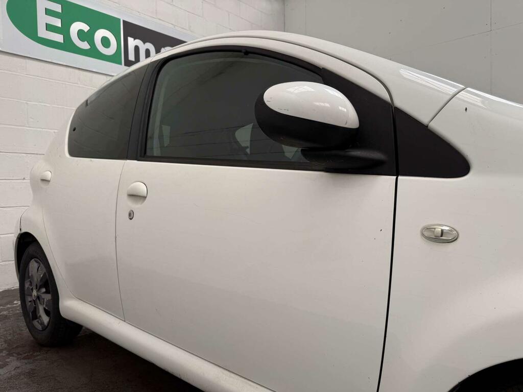 Toyota Aygo Fire White #5