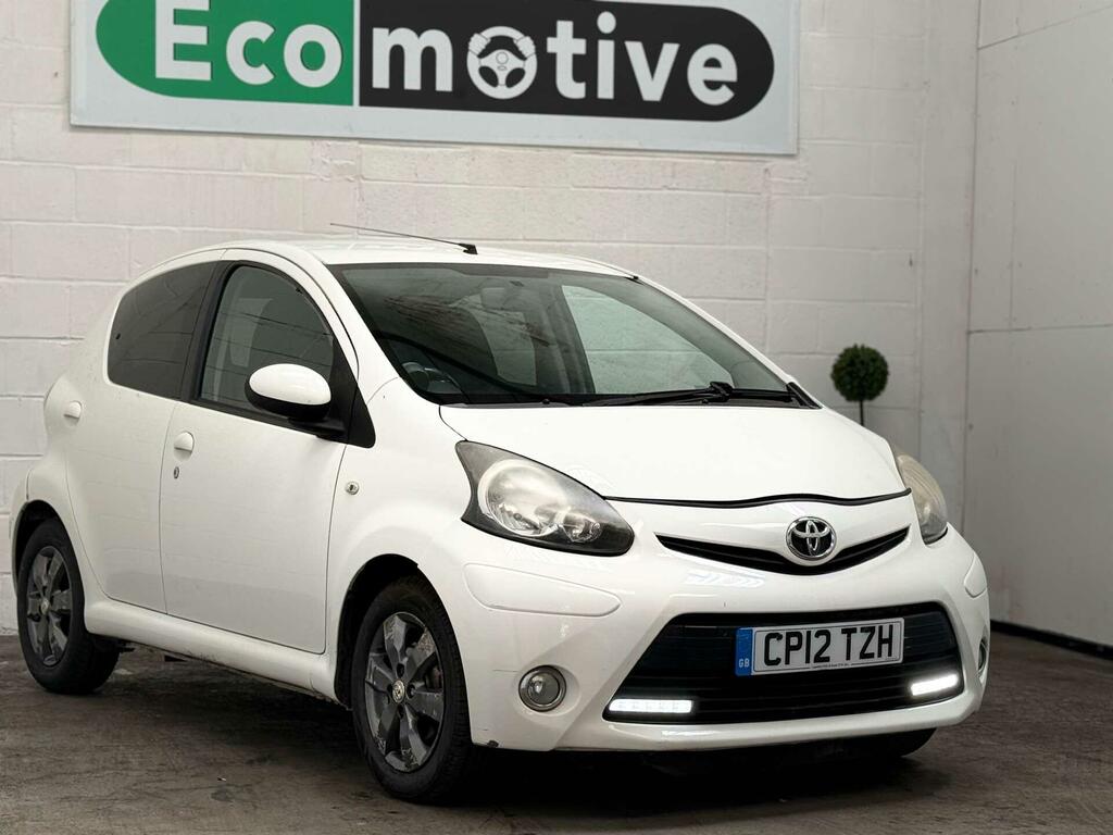 Toyota Aygo Fire White #2