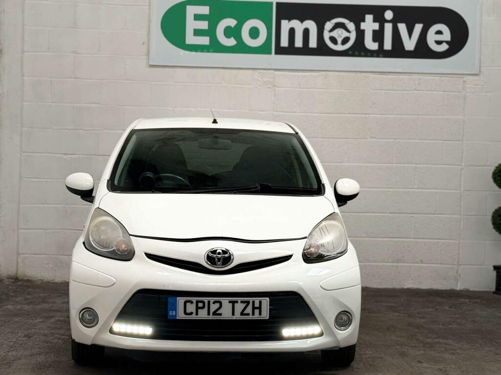 Toyota Aygo Fire White #4