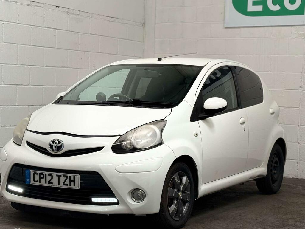 Toyota Aygo Fire White #3