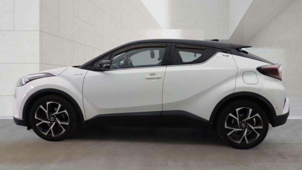 Toyota C-Hr Dynamic White #6