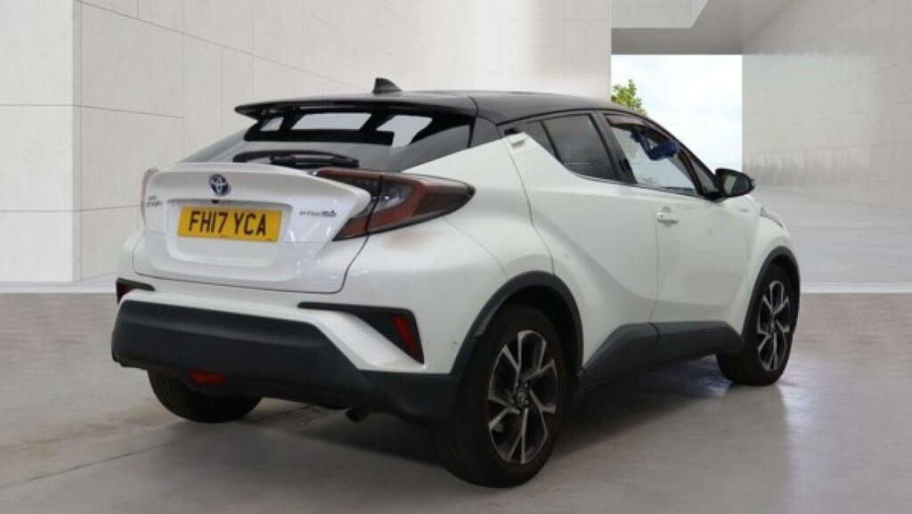 Toyota C-Hr Dynamic White #3
