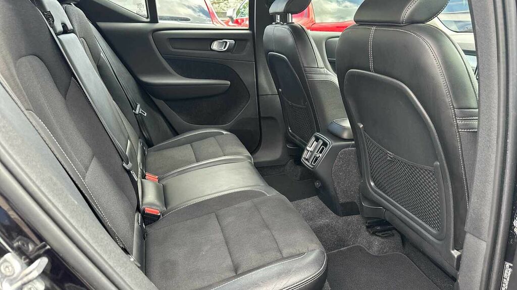 Volvo XC40 D3 Awd Momentum AJ19HNL Black #6