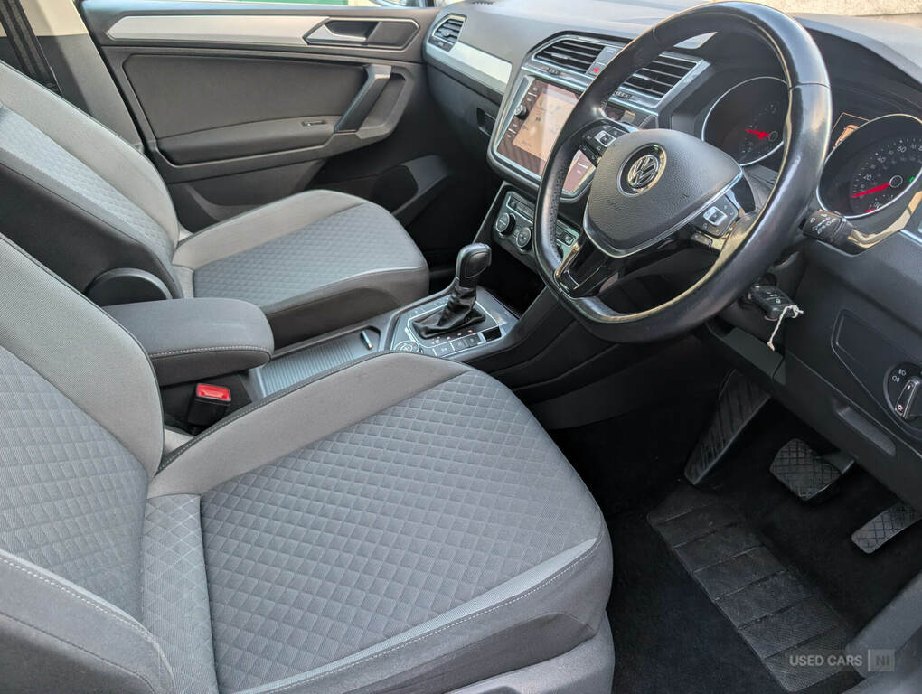 Volkswagen Tiguan 2.0 Tdi 150 4Motion Se Nav Dsg MC17HNV Black #6