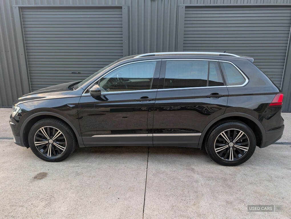 Volkswagen Tiguan 2.0 Tdi 150 4Motion Se Nav Dsg MC17HNV Black #5
