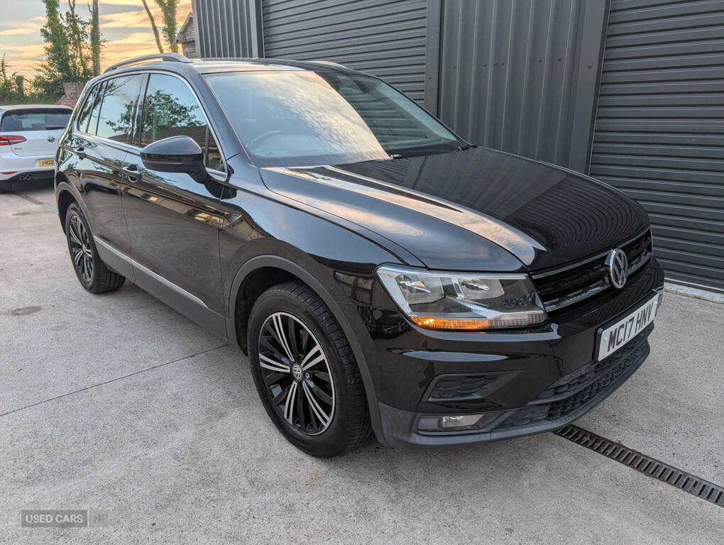 Volkswagen Tiguan 2.0 Tdi 150 4Motion Se Nav Dsg MC17HNV Black #4