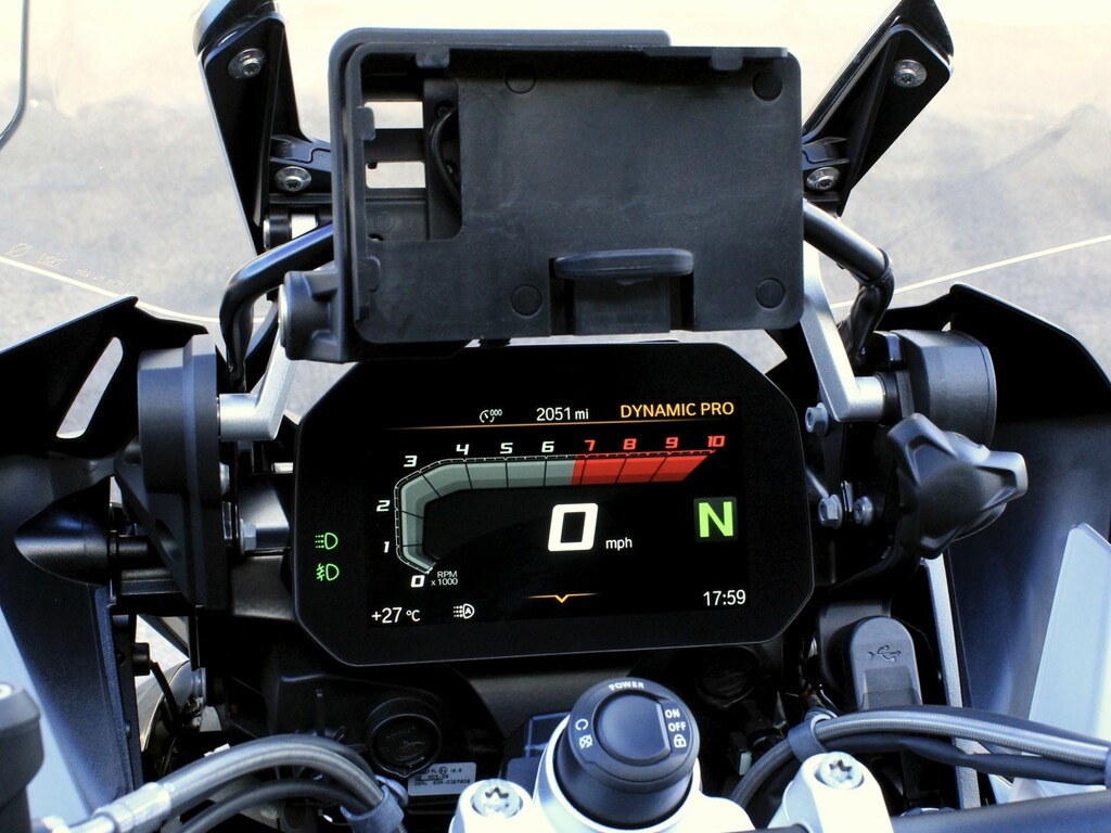 BMW Te - RY73CZL Black