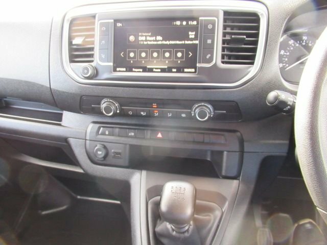 Vauxhall Vivaro 1.5L Pro 6Dr White #4