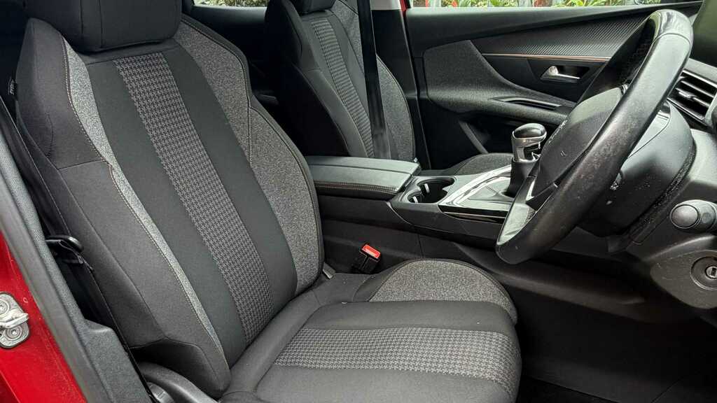 Peugeot 3008 1.5 Bluehdi Active 2019 SG19GGF Red #6