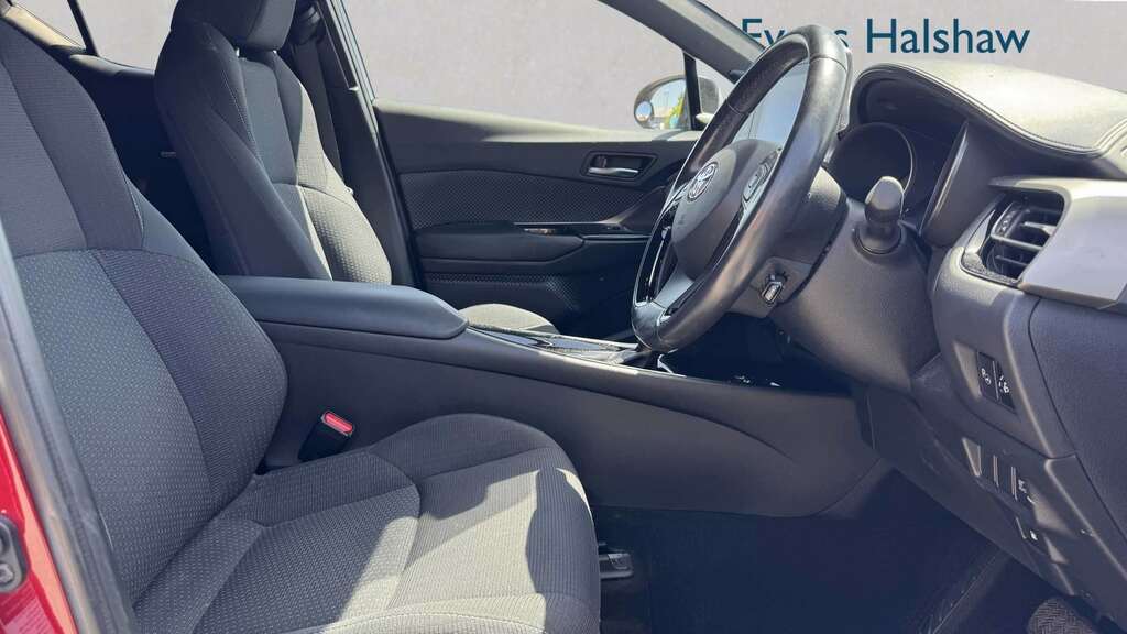 Toyota C-Hr 1.8 Hybrid Red Edition Cvt 2018 YS67FBG Red #3