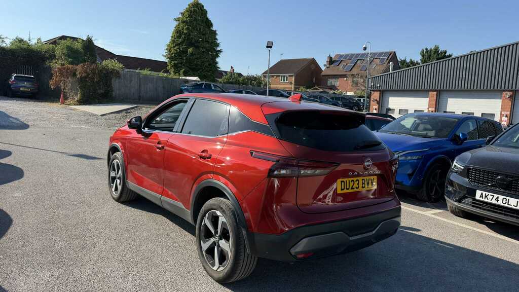 Nissan Qashqai 1.3 Dig-t Mh N-connecta 2023 DU23BVV Red #3