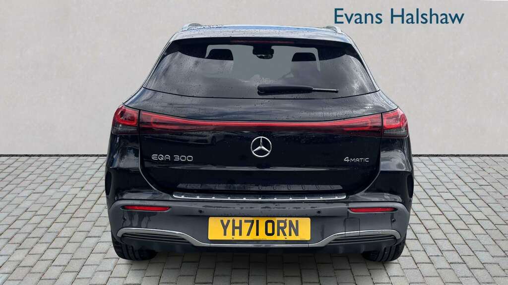 Mercedes-Benz EQA 300 4Matic 168Kw Amg Line 66.5Kwh 2022 Black #4