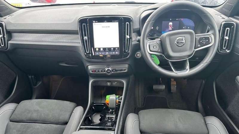 Volvo XC40 2.0 B4p Plus Dark 2025 Grey #3