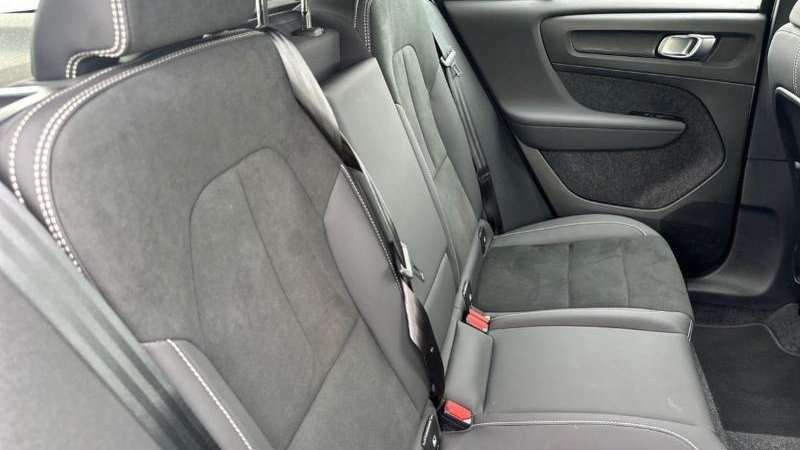 Volvo XC40 2.0 B4p Plus Dark 2025 Grey #4