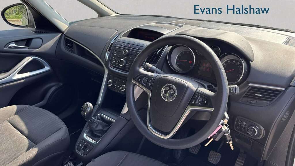 Vauxhall Zafira 1.4T Exclusiv 2015 Silver #2