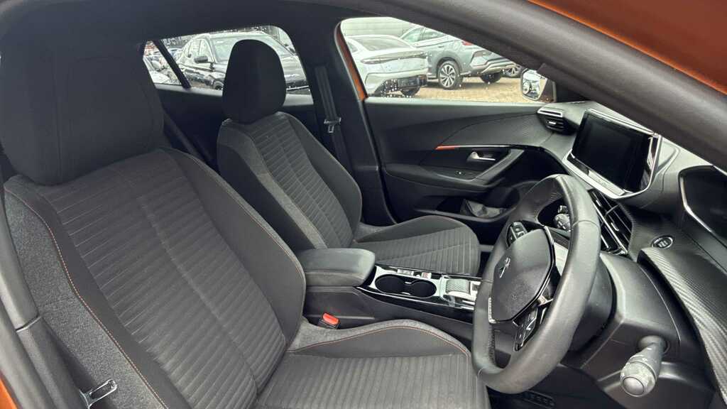 Peugeot e-2008 100Kw Active Premium 50Kwh 2023 Orange #3