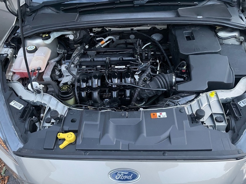 Ford Focus 1.6 Zetec Hatchback Silver #4