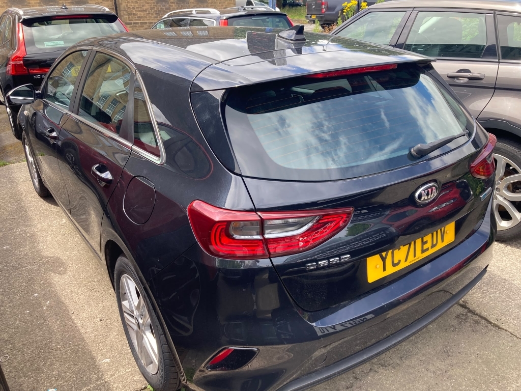 Kia Ceed 1.6 Crdi 2 Nav Isg Mhev Black #2