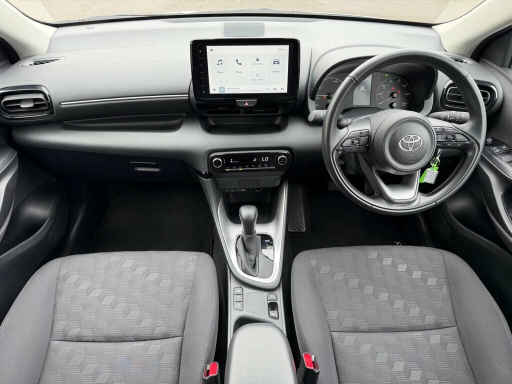 Toyota Yaris 1.5 Hybrid Icon Cvt RV74XCY White #2