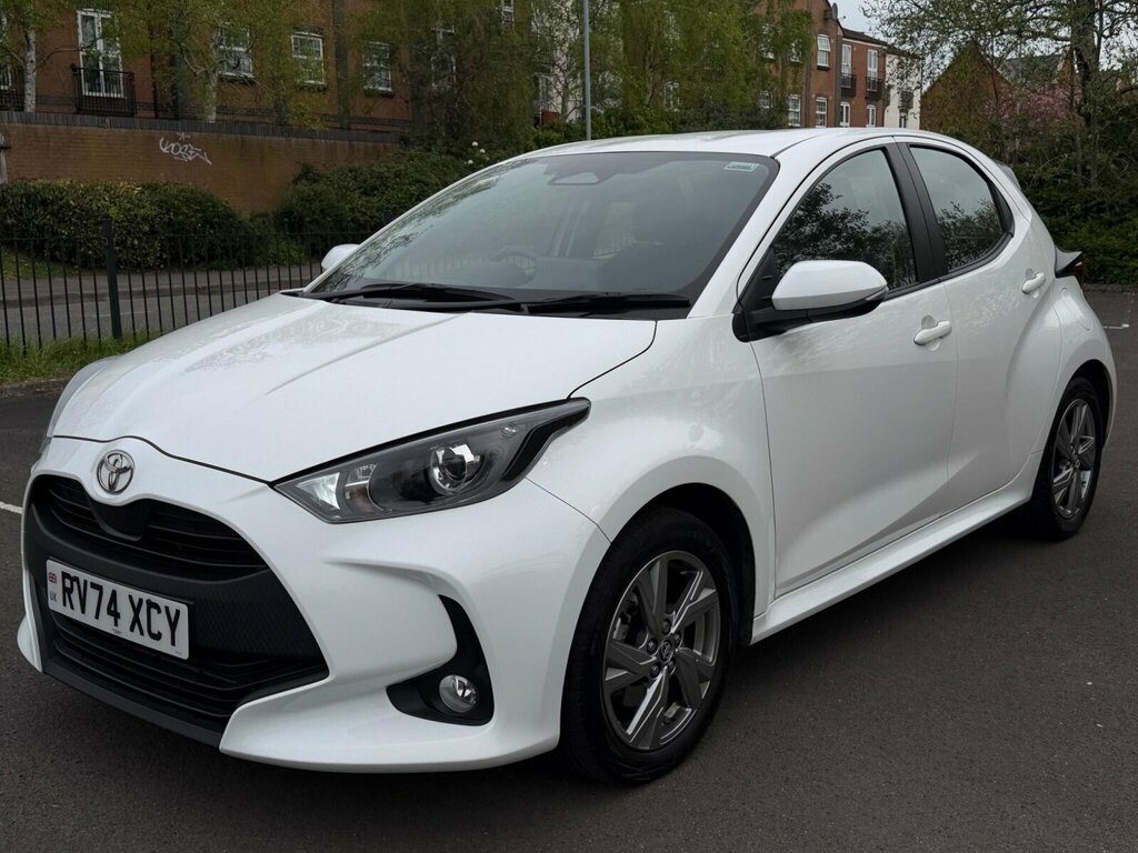 Toyota Yaris 1.5 Hybrid Icon Cvt RV74XCY White #4