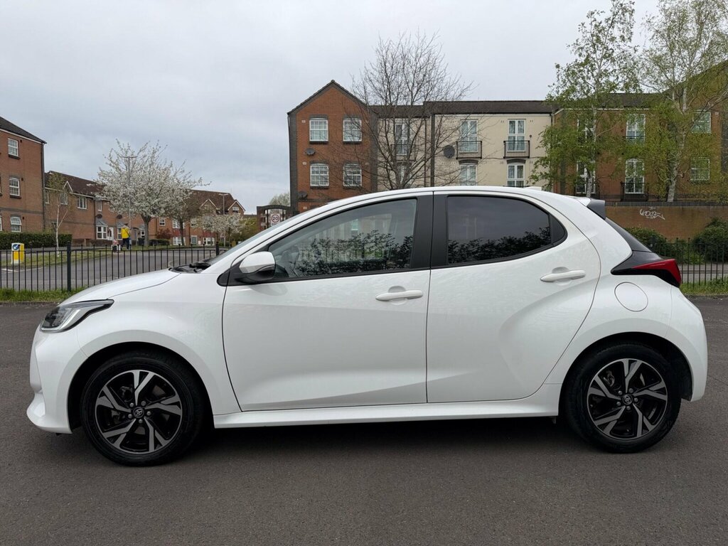 Toyota Yaris 1.5 Hybrid Design Cvt RJ74AZN White #6