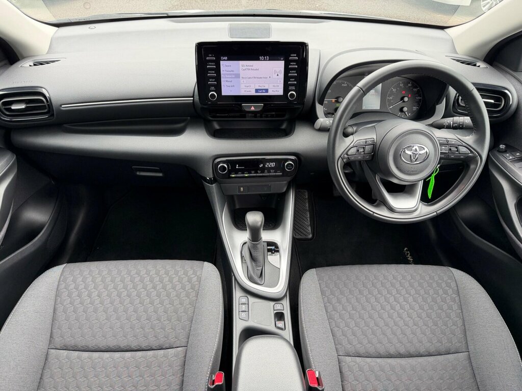 Toyota Yaris 1.5 Hybrid Icon Cvt RJ73LLC White #2