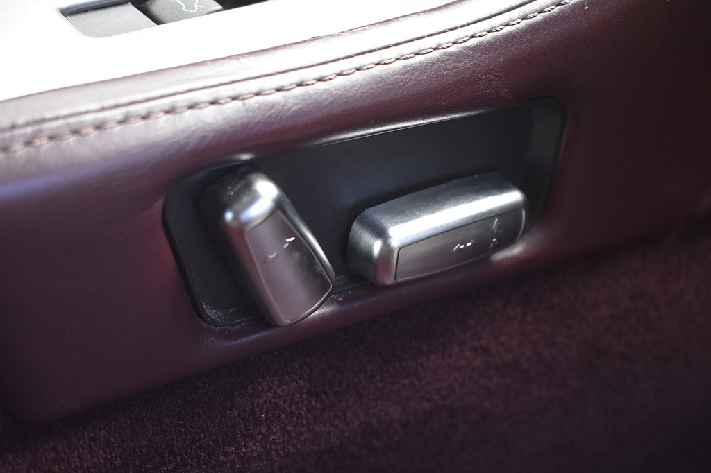 Aston Martin DB9 5.9L Sat Nav Burgundy Leather 19 Inch Alloys Silver #44
