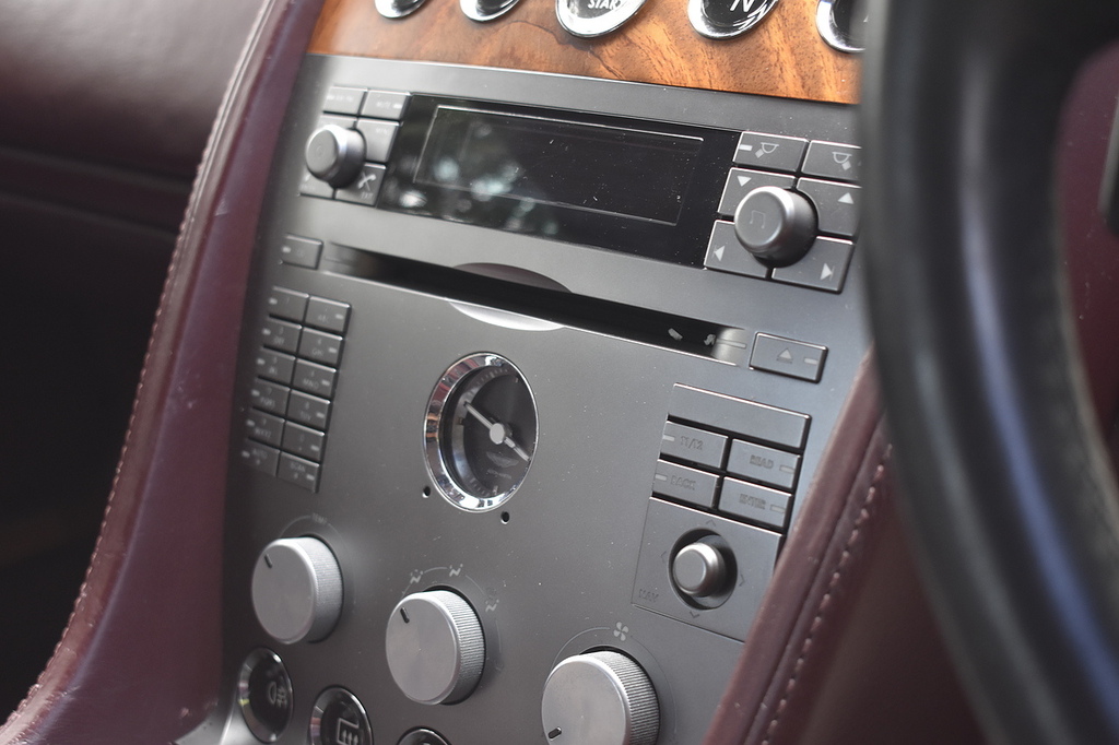 Aston Martin DB9 5.9L Sat Nav Burgundy Leather 19 Inch Alloys Silver #42