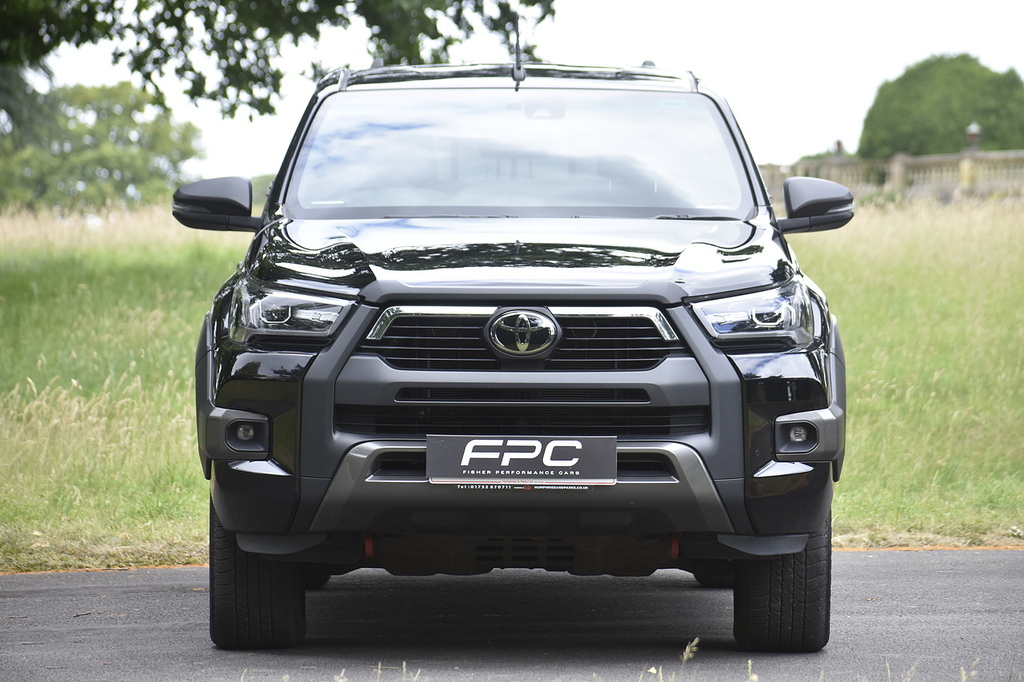 Toyota HILUX Pickup Black #3