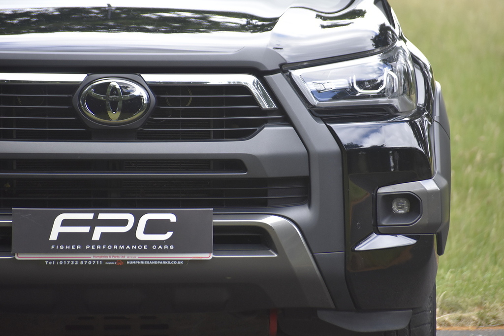 Toyota HILUX Pickup Black #6