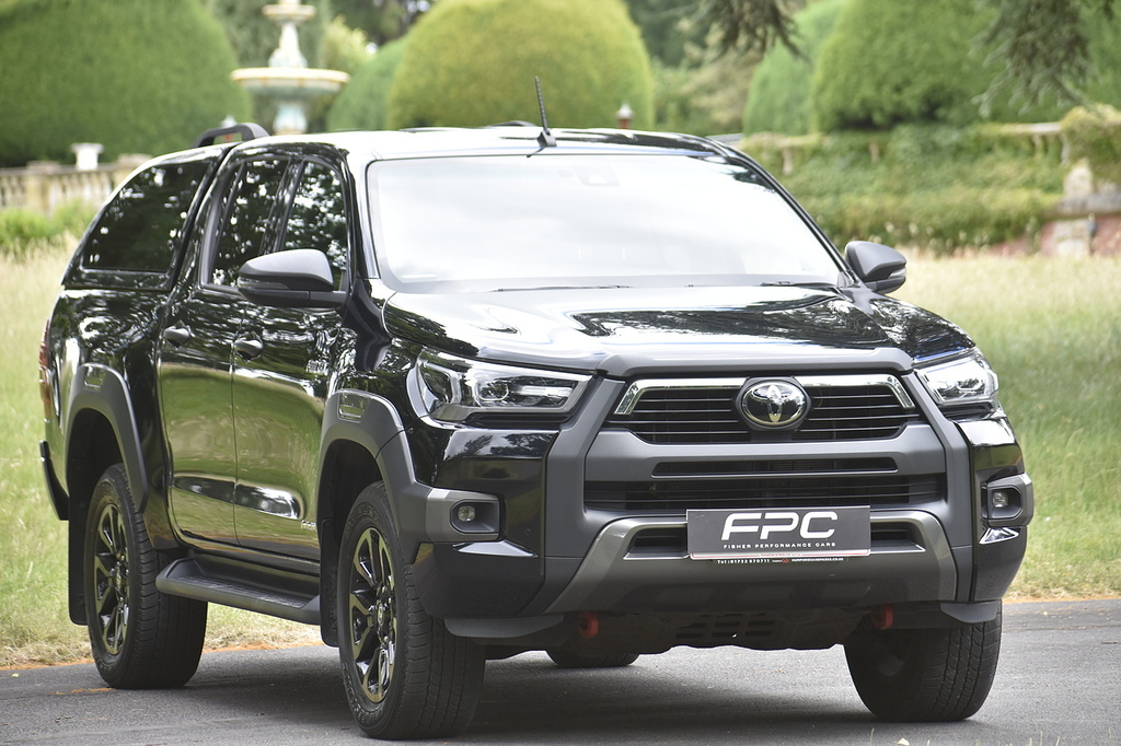 Toyota HILUX Pickup Black #2