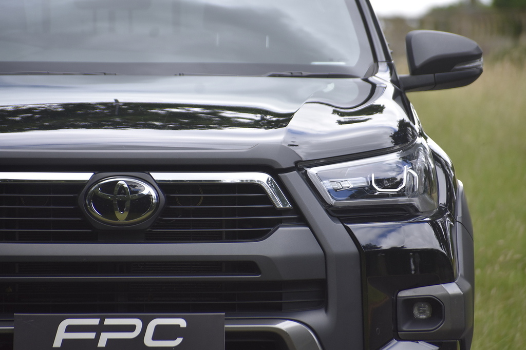 Toyota HILUX Pickup Black #5