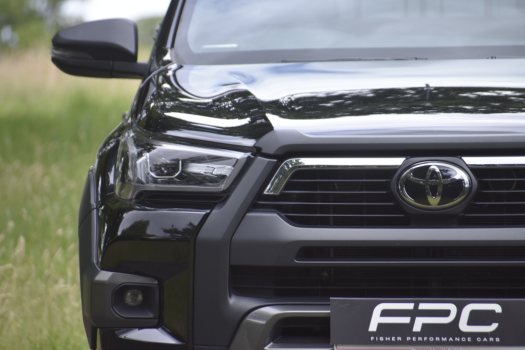 Toyota HILUX Pickup Black #4