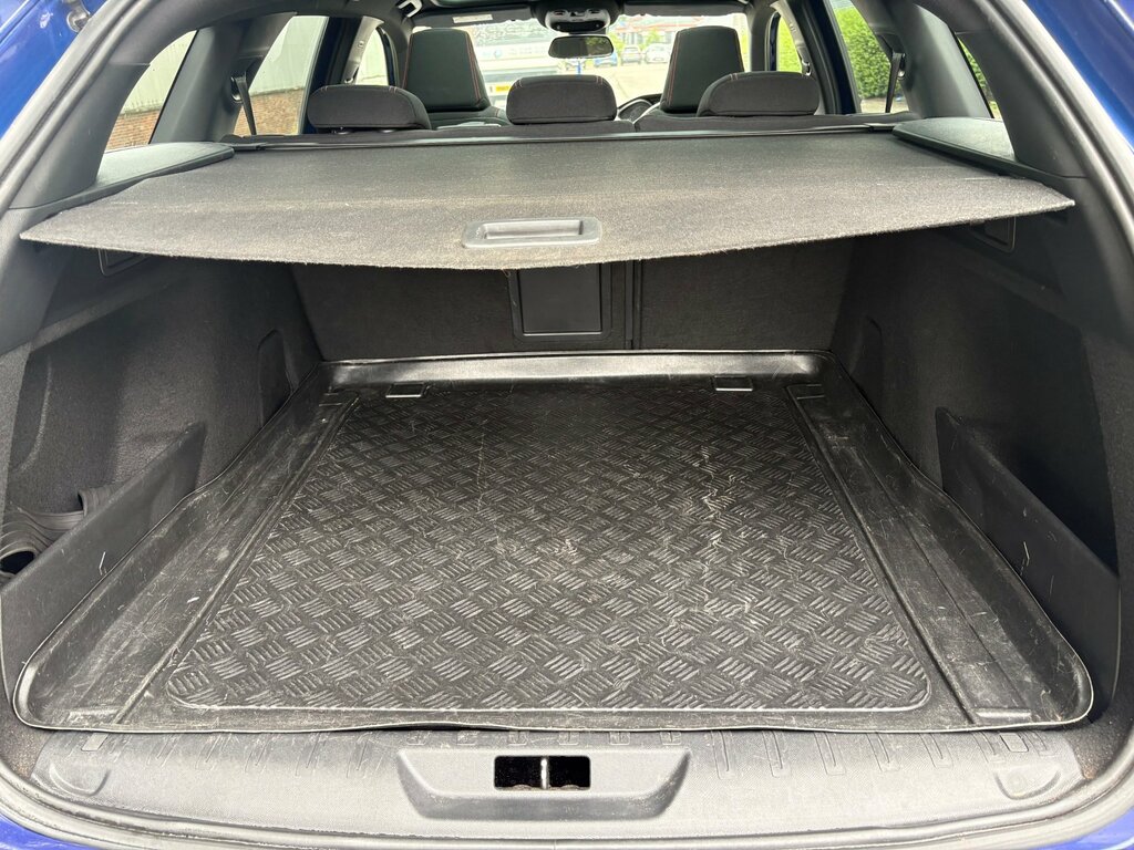 Peugeot 308 SW Bluehdi Active White #9