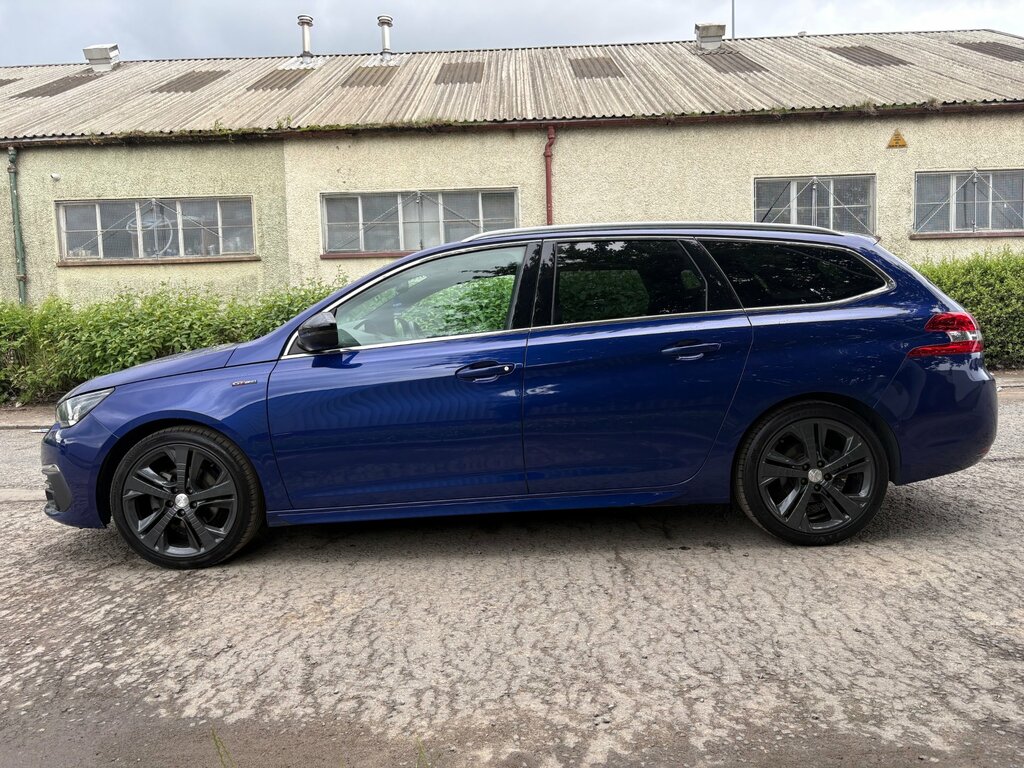 Peugeot 308 SW Bluehdi Active White #11