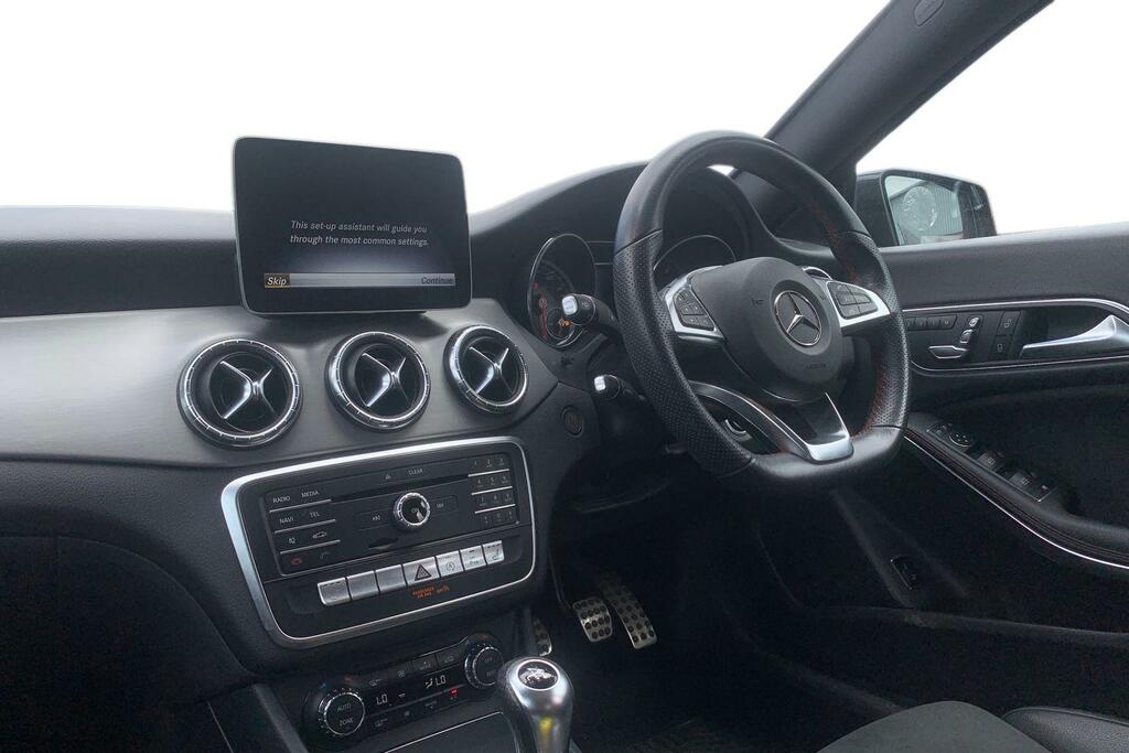 Mercedes-Benz CLA Class Cla 200 Amg Line Night Edition Plus Black #4