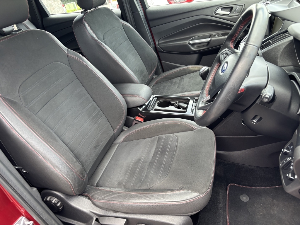 Ford Kuga 1.5 St-line Red #4