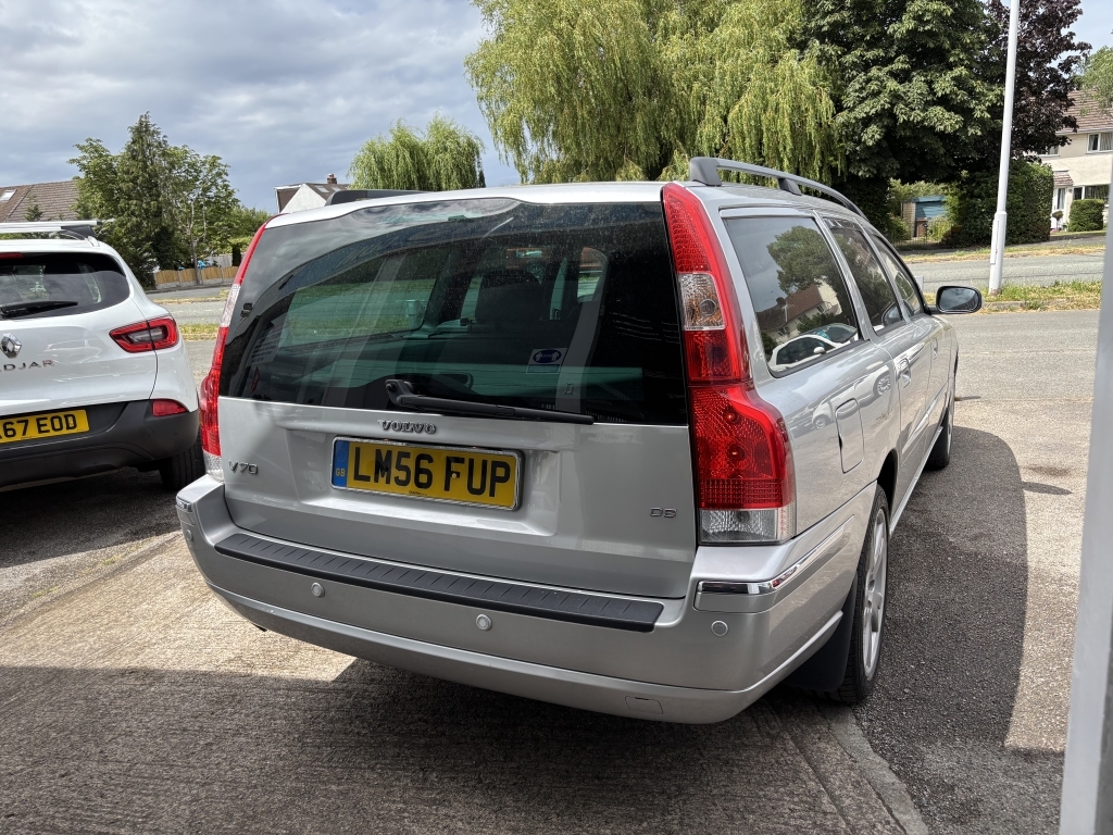 Volvo V70 2.4 D5 Se Lux Silver #4