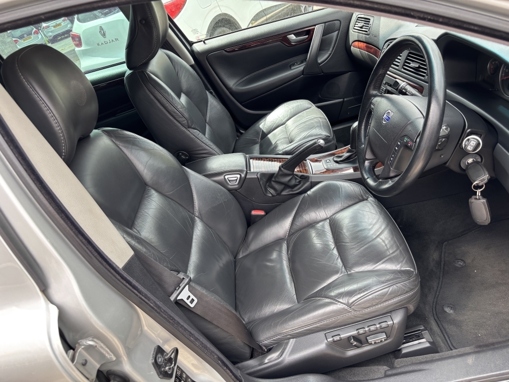 Volvo V70 2.4 D5 Se Lux Silver #6