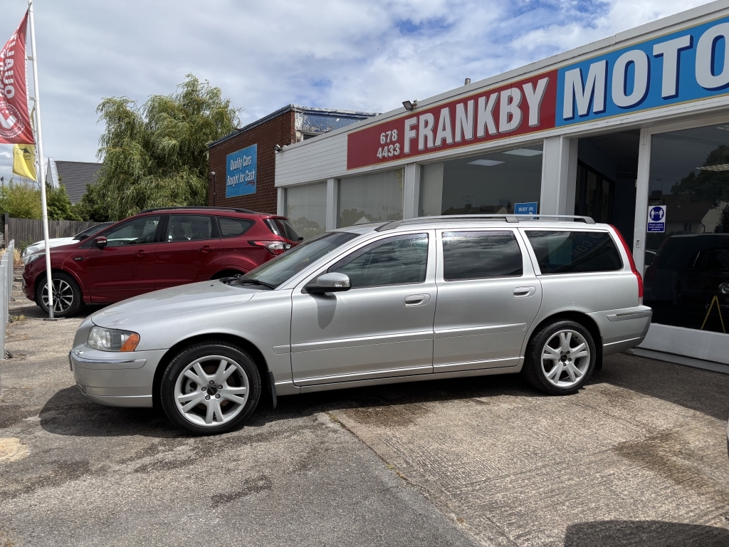 Volvo V70 2.4 D5 Se Lux Silver #2