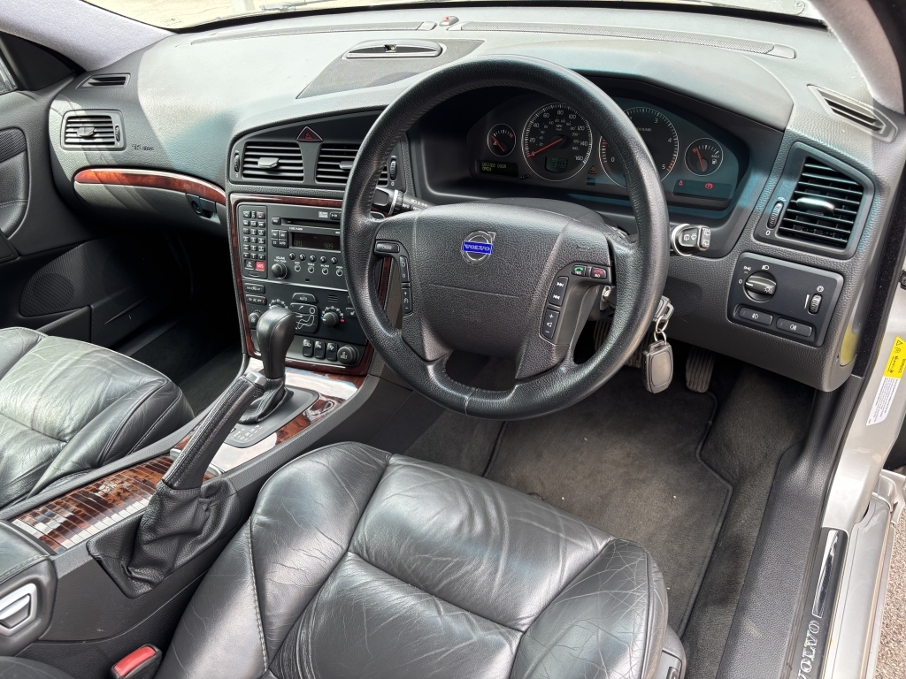 Volvo V70 2.4 D5 Se Lux Silver #5