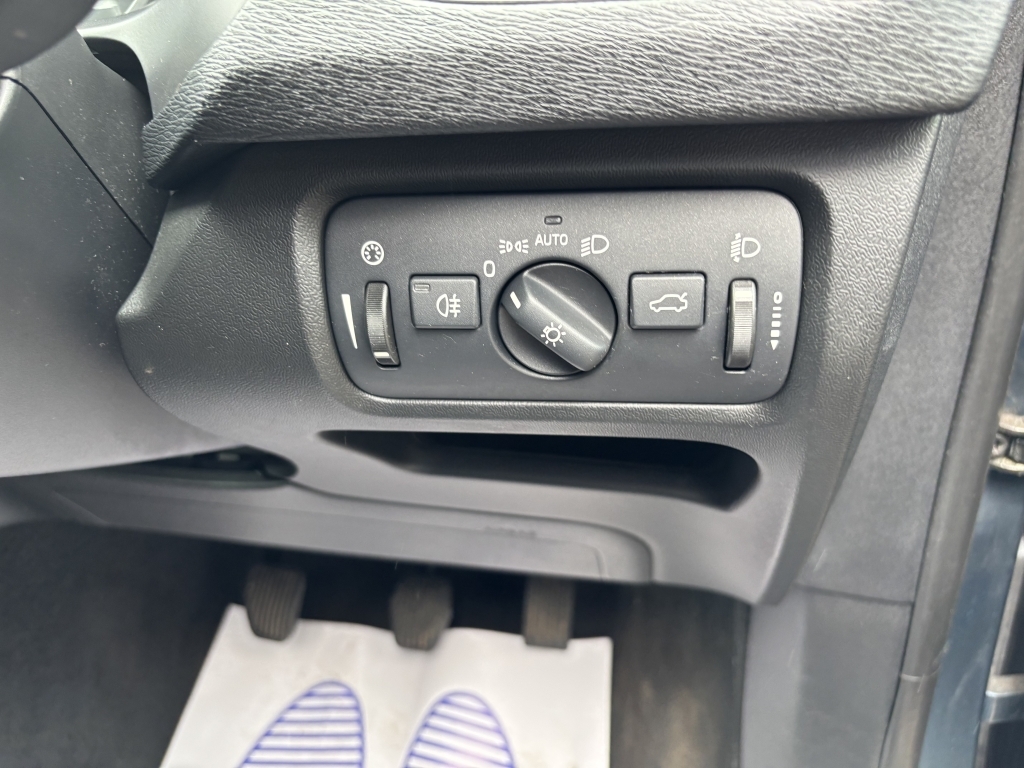 Volvo V40 1.6 D2 Se Blue #6