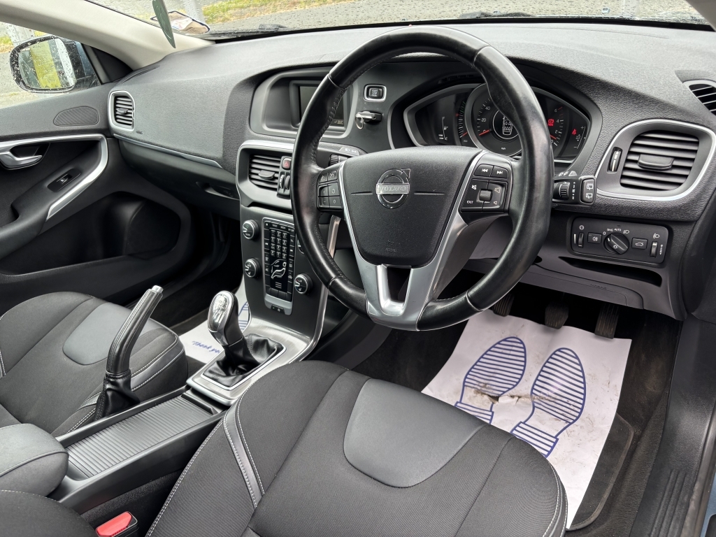 Volvo V40 1.6 D2 Se Blue #5