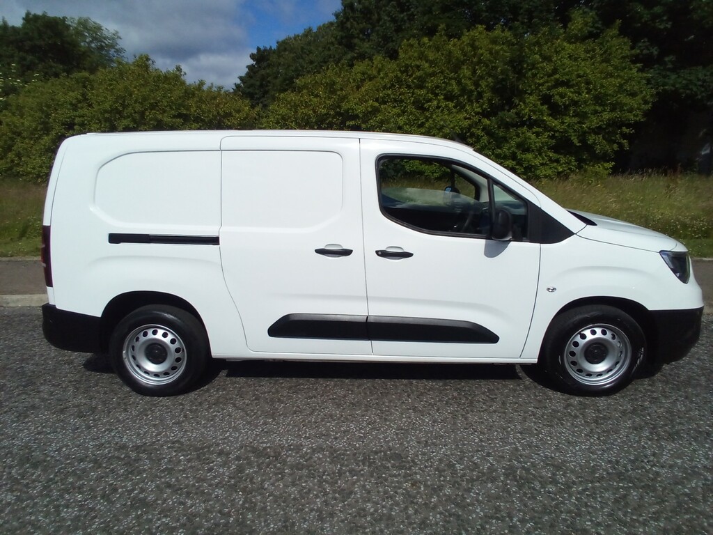 Vauxhall Combo Panel Van 1.5 Turbo D 2300 Edition 202121 SE21FHJ White #4