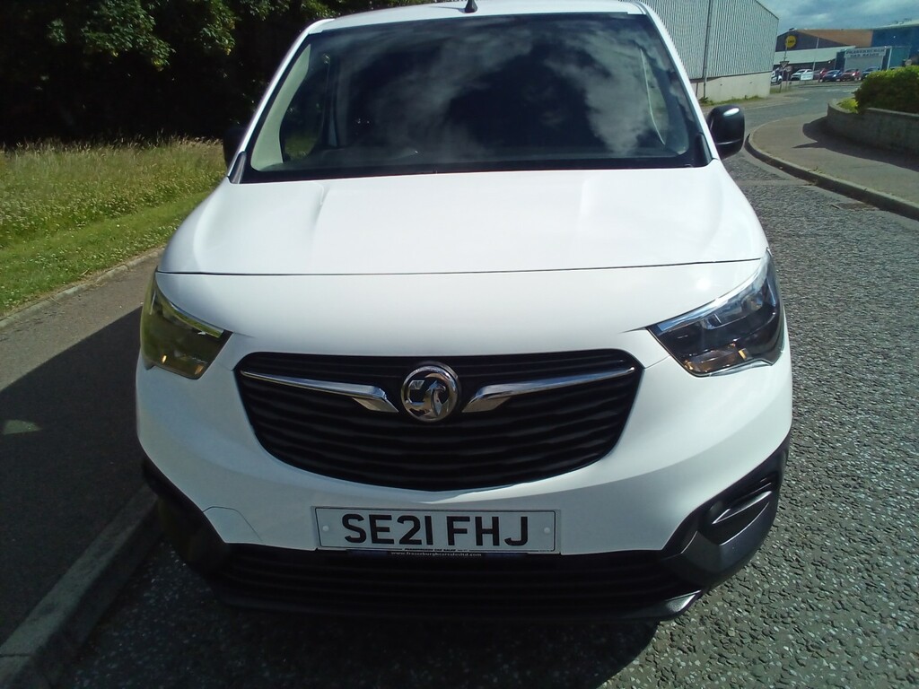 Vauxhall Combo Panel Van 1.5 Turbo D 2300 Edition 202121 SE21FHJ White #2