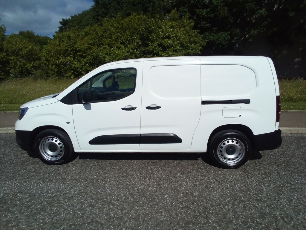 Vauxhall Combo Panel Van 1.5 Turbo D 2300 Edition 202121 SE21FHJ White #5