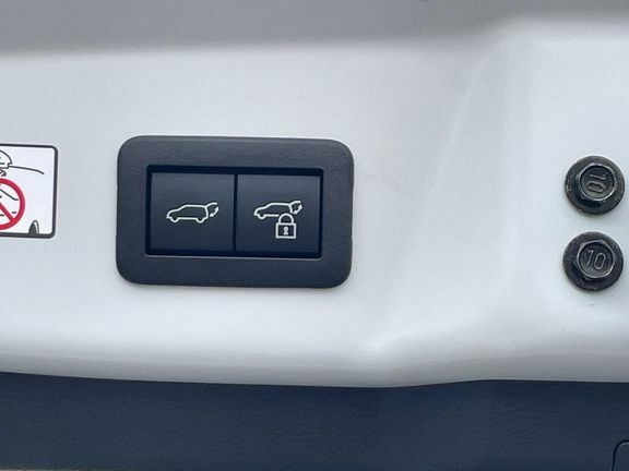 Toyota Prius Hatchback 1.8 Hybrid Euro6 202020 White #34