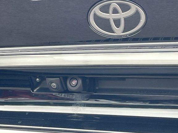 Toyota Prius Hatchback 1.8 Hybrid Euro6 202020 White #32
